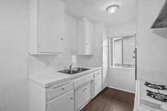 3247-55 Santa Ana St in Huntington Park, CA - Building Photo - Building Photo