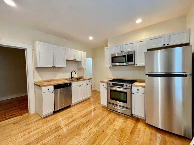 62 Pleasant St, Unit 3 in Cambridge, MA - Foto de edificio - Building Photo