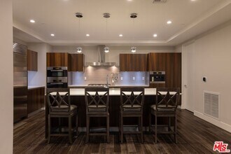 460 N Palm Dr in Beverly Hills, CA - Building Photo - Building Photo