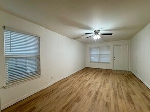 884 S Green Point Trce in Fayetteville, AR - Foto de edificio - Building Photo
