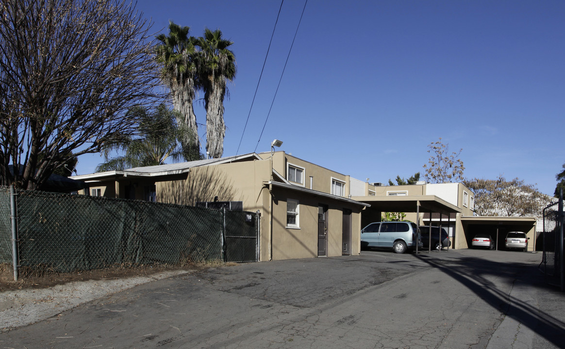 410-412 E Washington Ave in Escondido, CA - Foto de edificio