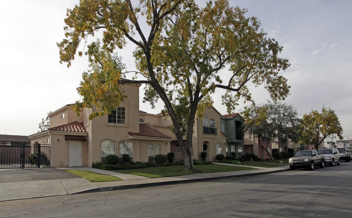 2020 2nd St in San Fernando, CA - Building Photo