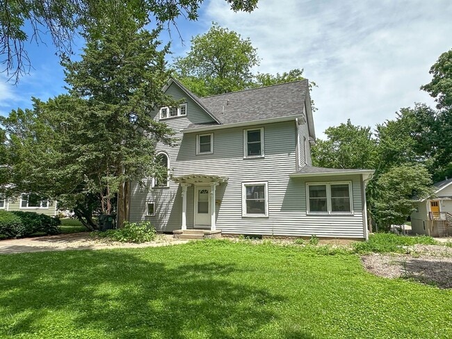 412 Ash Ave in Ames, IA - Building Photo - Building Photo