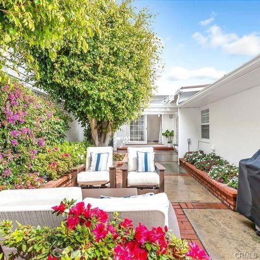 2831 Bayshore Dr in Newport Beach, CA - Building Photo - Building Photo