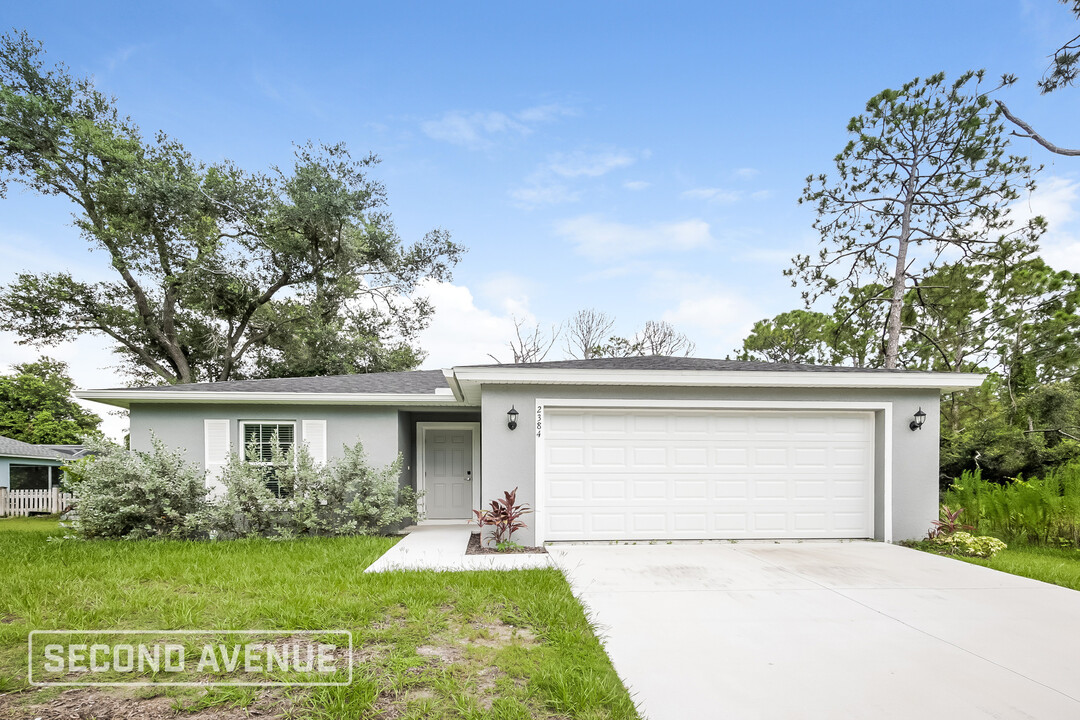 2384 Dodge St in Port Charlotte, FL - Building Photo