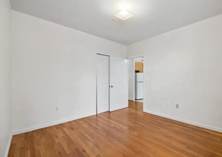 13438 35th Ave, Unit 4D in Flushing, NY - Foto de edificio - Building Photo