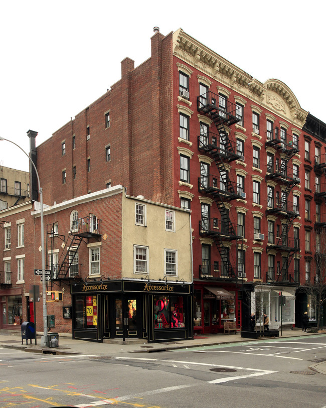 91 Christopher St in New York, NY - Building Photo - Building Photo