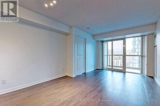 5168 Yonge St in Toronto, ON - Building Photo - Building Photo