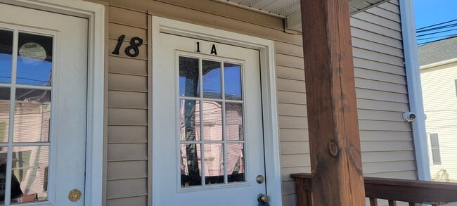 18 Montgomery St in Danbury, CT - Building Photo - Building Photo