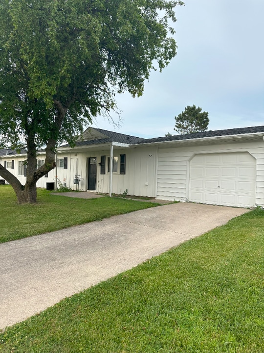 2002 Shaw Ave in Peru, IN - Foto de edificio