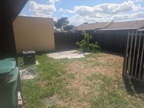 20422 NW 29th Pl in Miami Gardens, FL - Foto de edificio - Building Photo