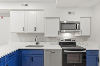 48 S Carrollton Ave in Baltimore, MD - Foto de edificio - Building Photo