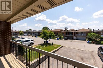 54 ASHBURN UPPER Crescent in Vaughan, ON - Building Photo - Building Photo