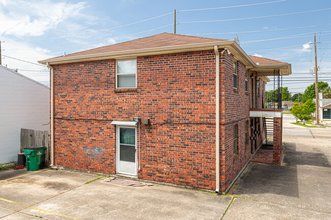 2701 David Dr in Metairie, LA - Foto de edificio - Building Photo