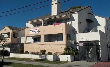 Richfield Terrace in Paramount, CA - Foto de edificio - Building Photo