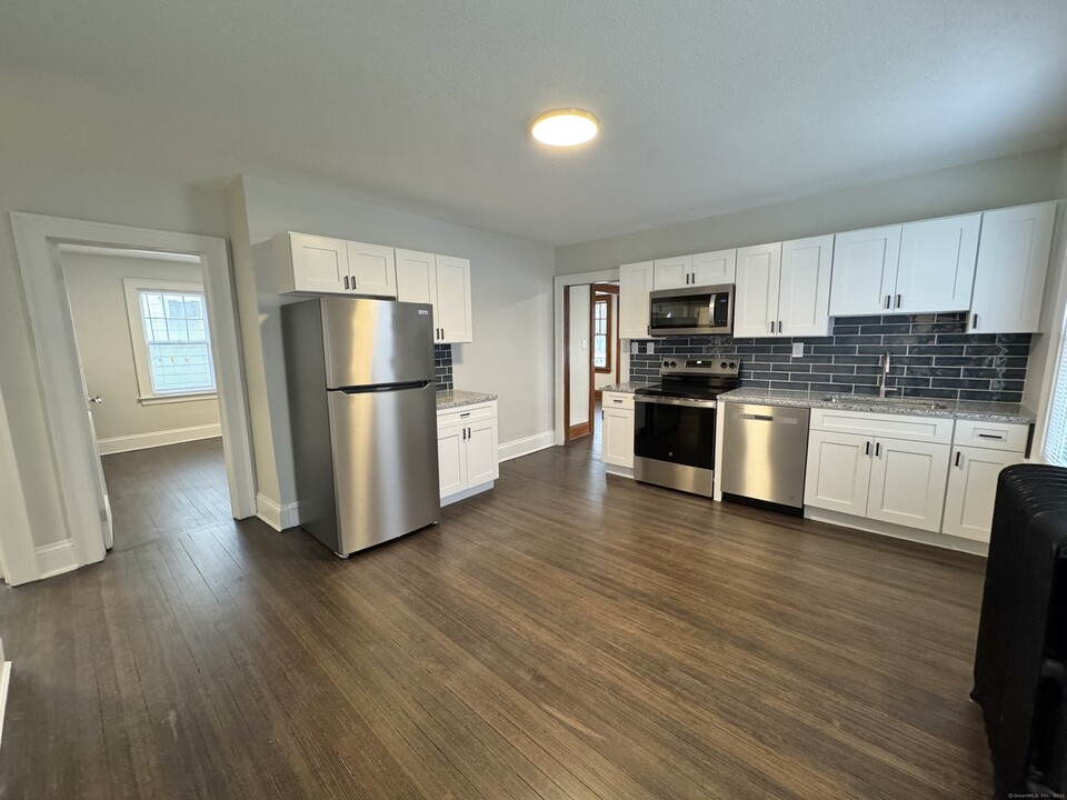31 Nesbit Ave in West Hartford, CT - Foto de edificio