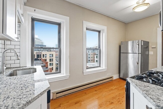 857 Beacon St, Unit 63 in Boston, MA - Building Photo - Building Photo