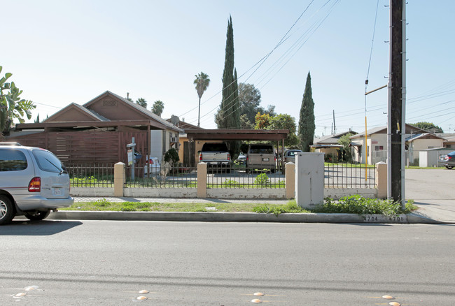 4700-4708 Live Oak St in Bell, CA - Building Photo - Building Photo