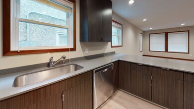 806 12th Ave SE in Minneapolis, MN - Building Photo - Building Photo