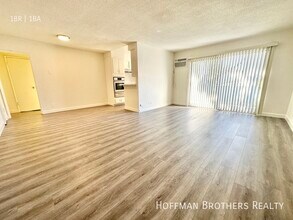 1432 N Fairfax Ave in Los Angeles, CA - Foto de edificio - Building Photo