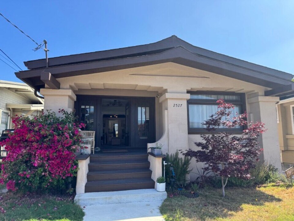 2527 Noble Ave in Alameda, CA - Building Photo