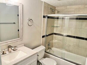 1005 Parkvale Ct, Unit 1 in Park Hills, KY - Building Photo - Building Photo