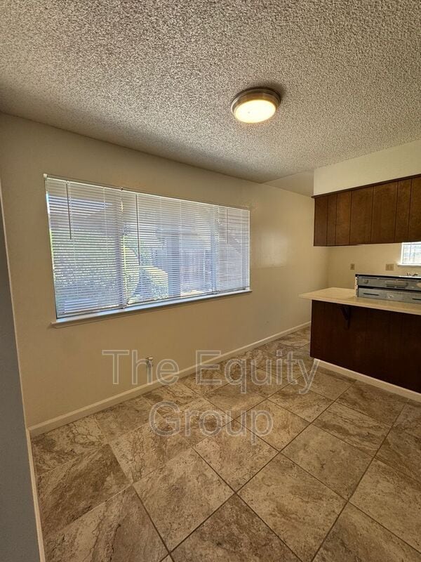3145 W Campus Ave. in Visalia, CA - Building Photo - Building Photo