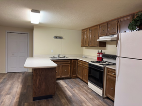 250 N 2nd E St in Mountain Home, ID - Foto de edificio - Building Photo