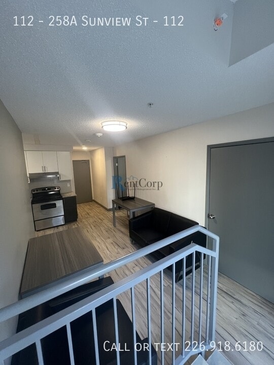 258A-258A Sunview St in Waterloo, ON - Building Photo