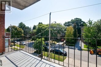 18-18 Kenrae Rd in Toronto, ON - Building Photo - Building Photo