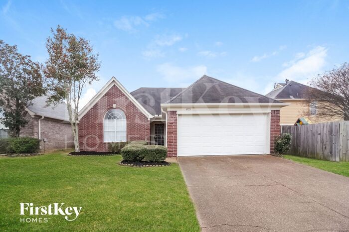 6935 Naples Dr in Cordova, TN - Foto de edificio