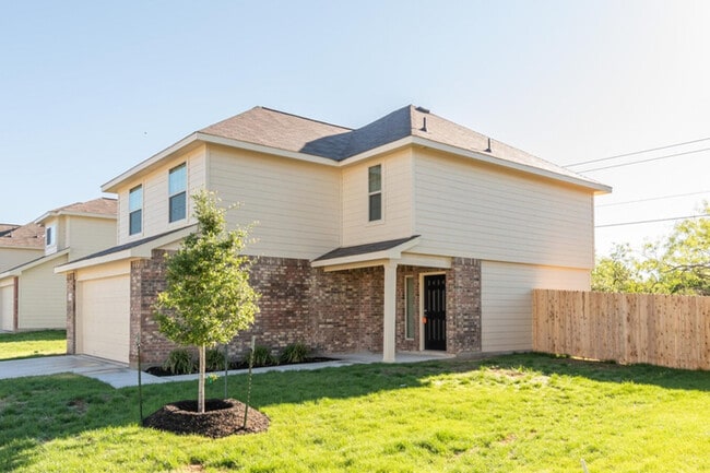 5026 War Horse Dr in San Antonio, TX - Building Photo - Building Photo