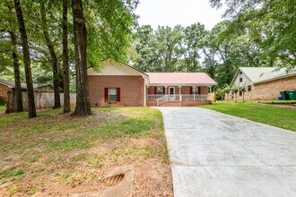 2823 Lake Silver Rd in Crestview, FL - Building Photo - Building Photo