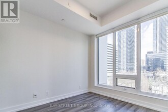 28-728 Avondale Ave in Toronto, ON - Building Photo - Building Photo