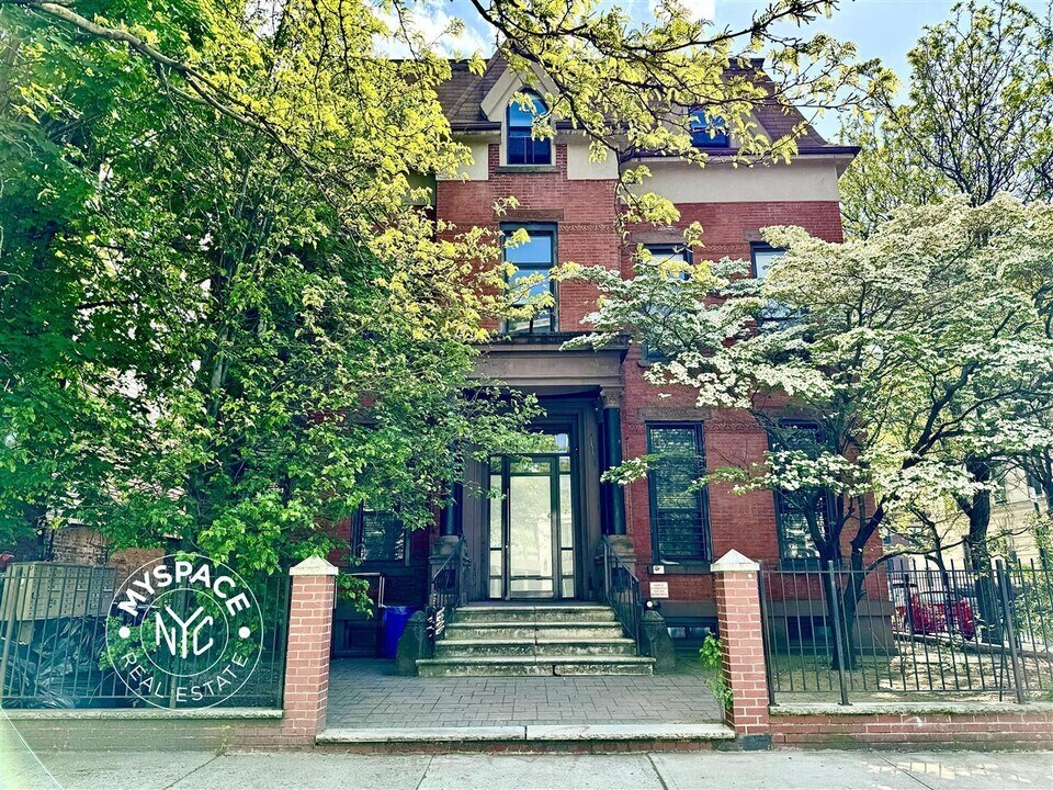 1002 Bushwick Ave, Unit 1E in Brooklyn, NY - Foto de edificio