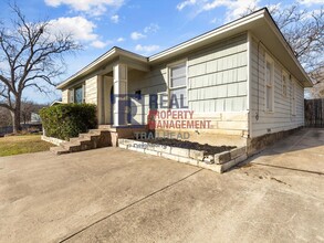 4366 Valentine St in Fort Worth, TX - Foto de edificio - Building Photo