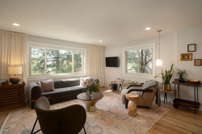 property at 10 Truitt Ln