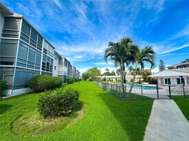 700 Layne Blvd in Hallandale Beach, FL - Building Photo