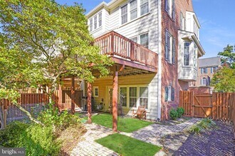 2248 Journet Dr in Dunn Loring, VA - Building Photo - Building Photo