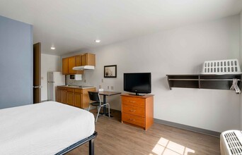 Furnished Studio-Lakeland in Lakeland, FL - Foto de edificio - Building Photo
