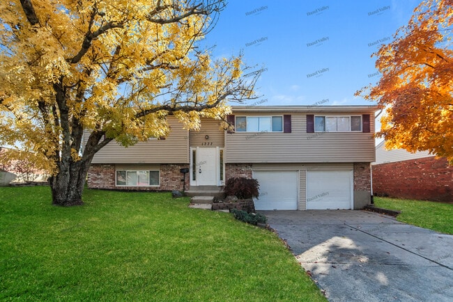 property at 1777 Fallbrook Ln