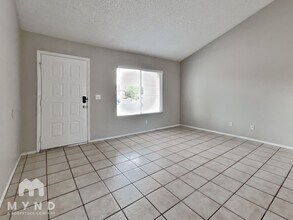 11220 N 72nd Dr in Peoria, AZ - Foto de edificio - Building Photo