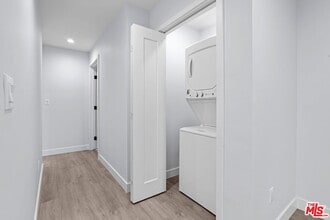 1518 1/4 Stearns Dr in Los Angeles, CA - Building Photo - Building Photo