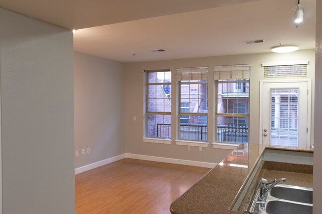 2580 17th St, Unit 105 in Denver, CO - Building Photo - Building Photo