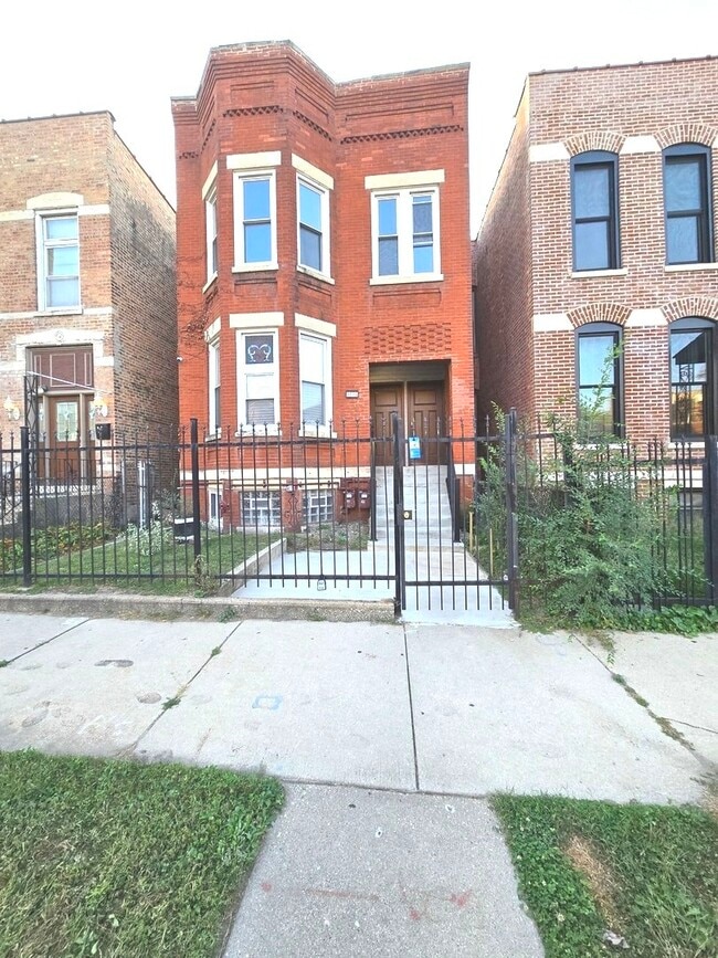 property at 3732 S Calumet Ave