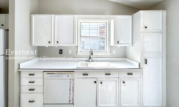 812 Sycamore Dr in Decatur, GA - Building Photo - Building Photo