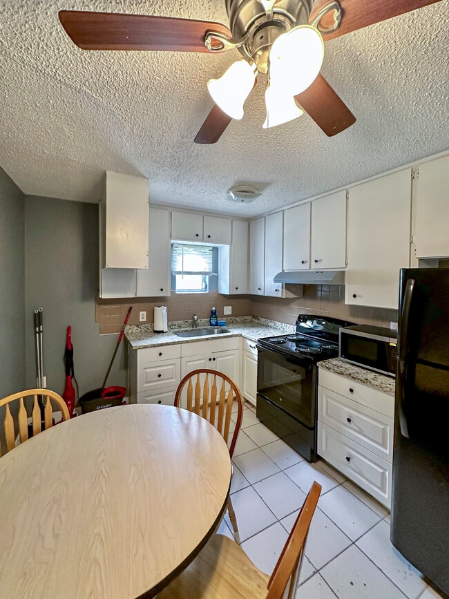 5833 Sun Glo Ave in Port Richey, FL - Building Photo - Building Photo