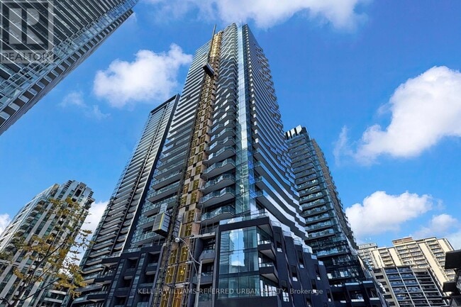 110 Broadway Ave in Toronto, ON - Building Photo - Building Photo