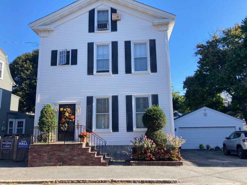 51 Prospect St, Unit 51 Prospect Street in Newburyport, MA - Building Photo