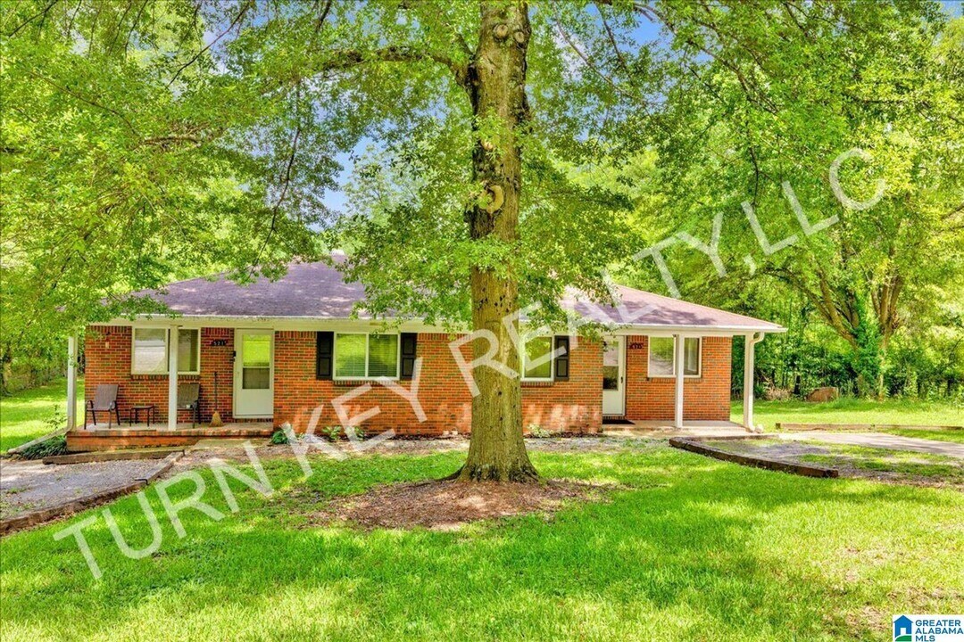 521 Crumly Chapel Rd in Birmingham, AL - Building Photo